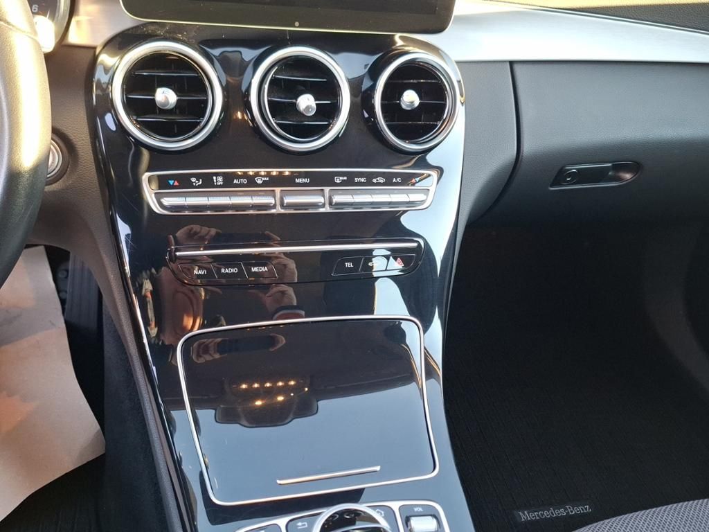 Fahrzeugabbildung Mercedes-Benz C 220 d T-Modell Navi*LED*KeyLess*PakAss*PDC*RFK