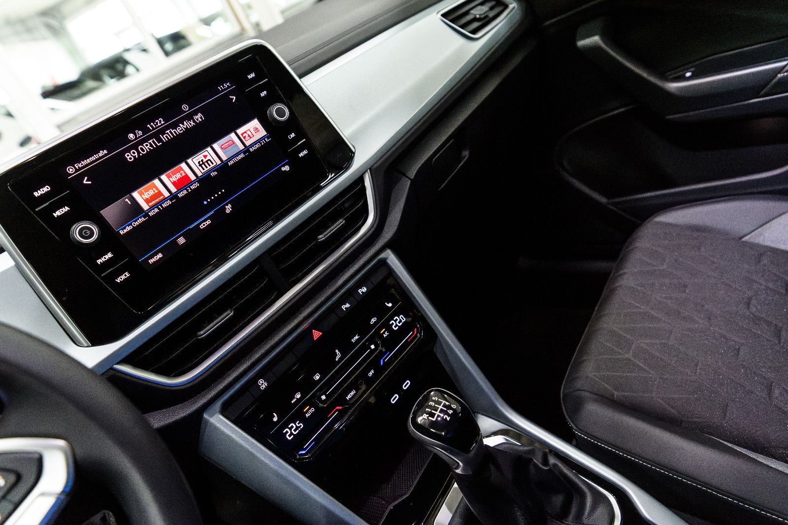 Fahrzeugabbildung Volkswagen T-Roc Goal 1.0 TSI LED+NAVI+ACC+APP