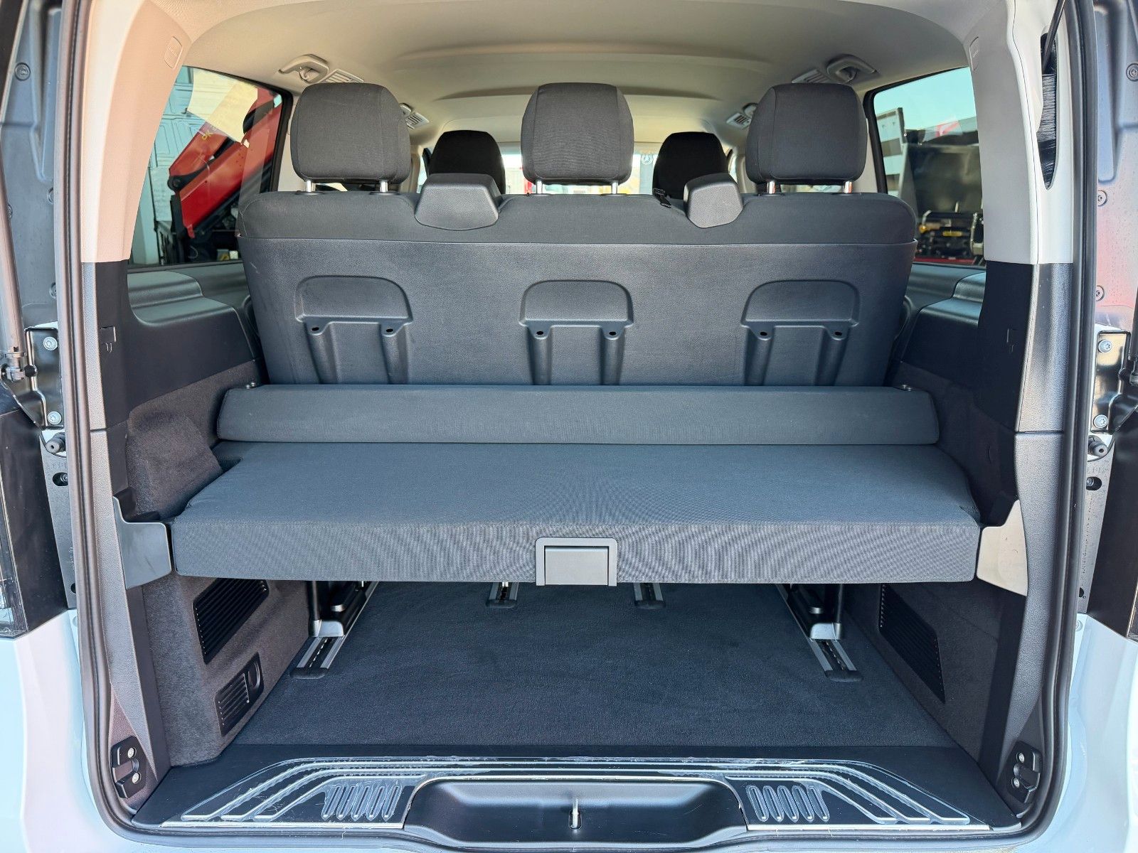 Fahrzeugabbildung Mercedes-Benz V 220 d STYLE AMG DISTRONIC AHK2,5to NIGHT Liege