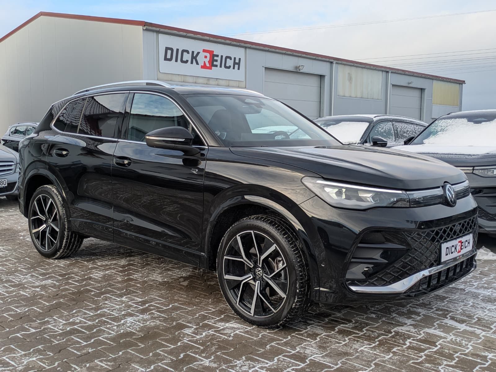 Fahrzeugabbildung Volkswagen Tiguan 2.0 TDI 4M R-Line PANO*H&K*AHK*MATRIX*20"