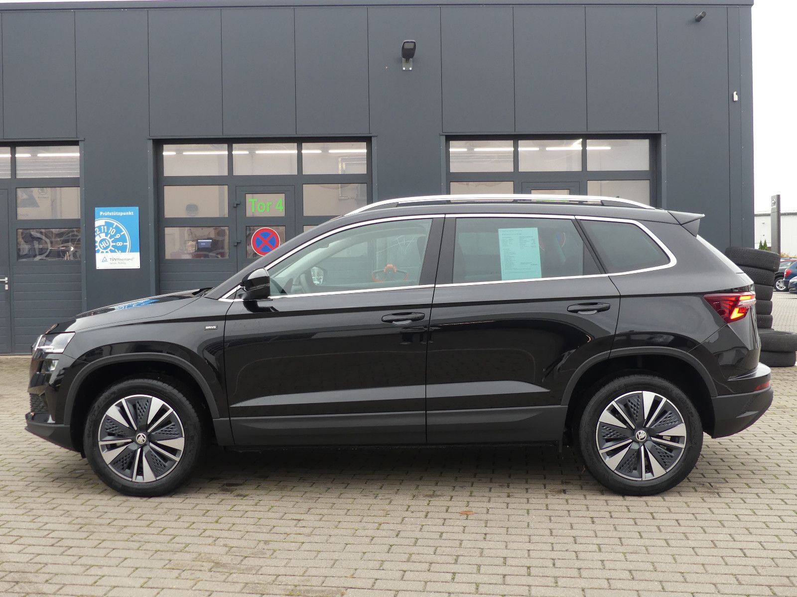 Fahrzeugabbildung SKODA Karoq Drive
