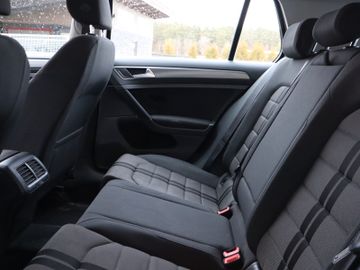 Volkswagen Golf - 12