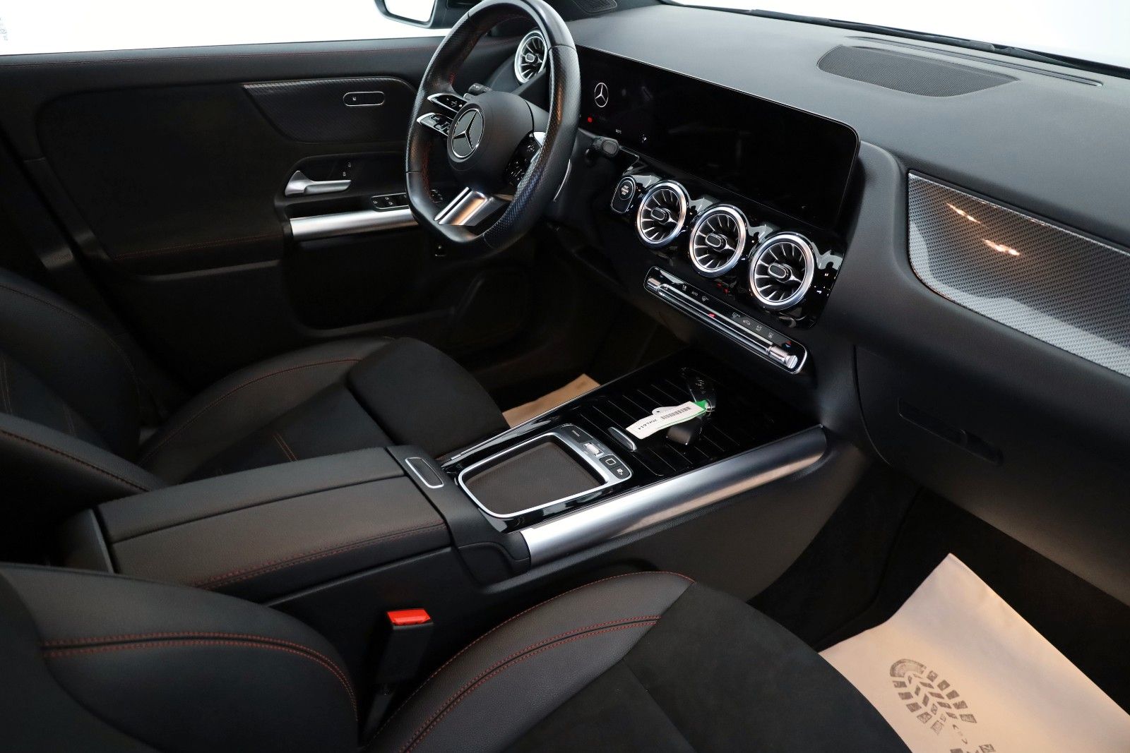 Fahrzeugabbildung Mercedes-Benz GLA 250 e AMG line,TLeder,Navi,LED,SH,Kamera,ACC