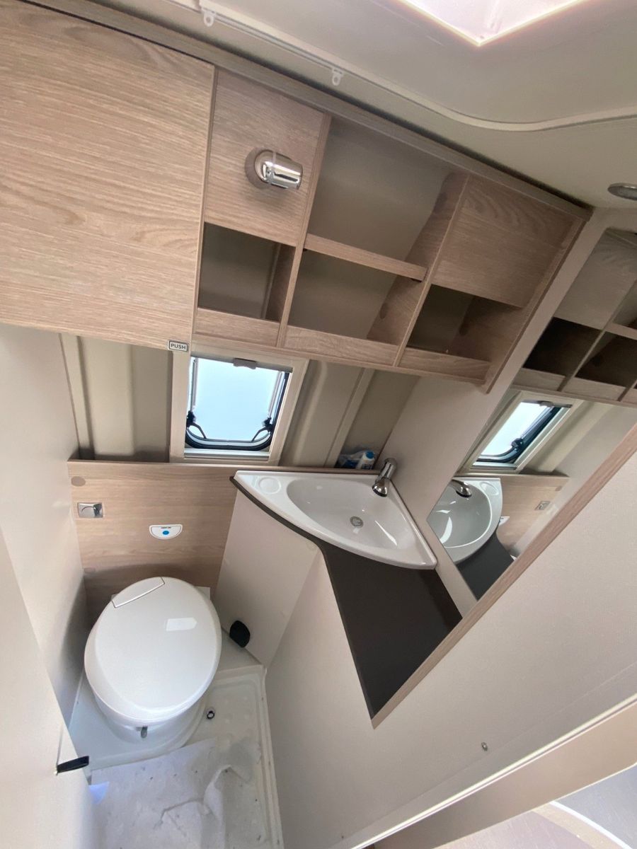 Fahrzeugabbildung Bürstner Campeo C 640 *Automatik*Navi*RFK*Markise*Winterp