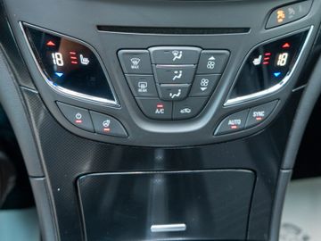 Fahrzeugabbildung Opel Insignia A Sports Tourer OPC 4x4 STANDH.|BOSE