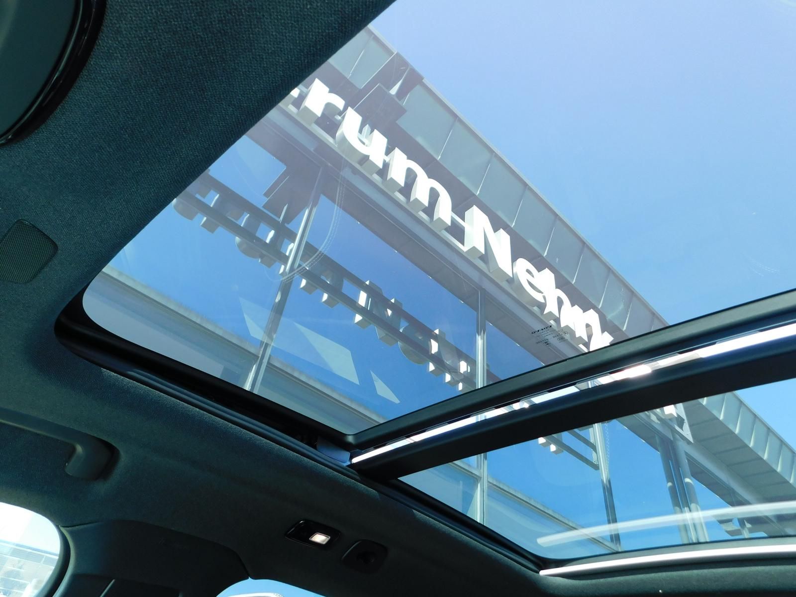 Fahrzeugabbildung Volvo XC40 B3 Plus Dark