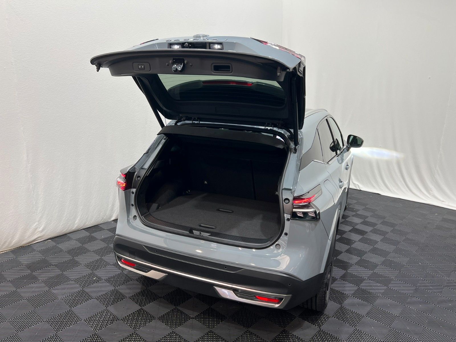 Fahrzeugabbildung Nissan Qashqai 1.3 DIG-T MHEV -X-tronic Tekna 4WD