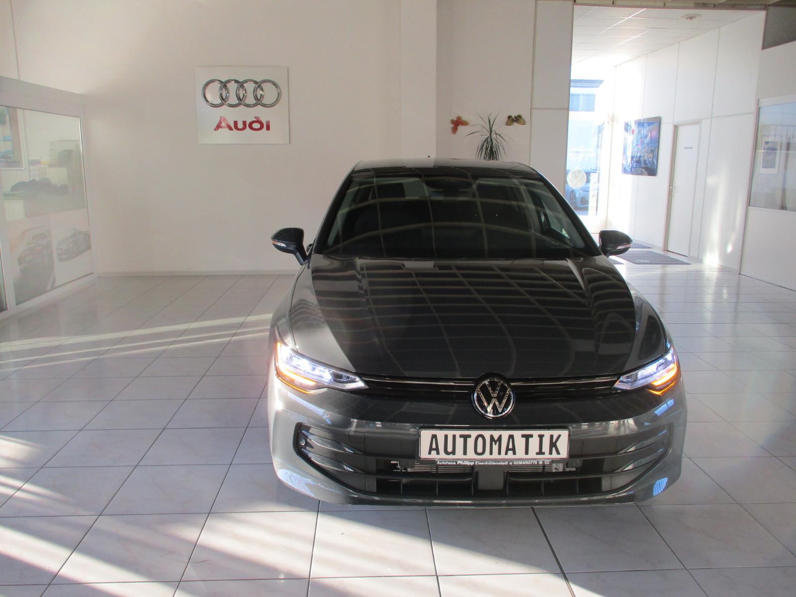 Volkswagen Golf VIII Lim. 1.5 eTSI 110 kW DSG /Kamera ACC