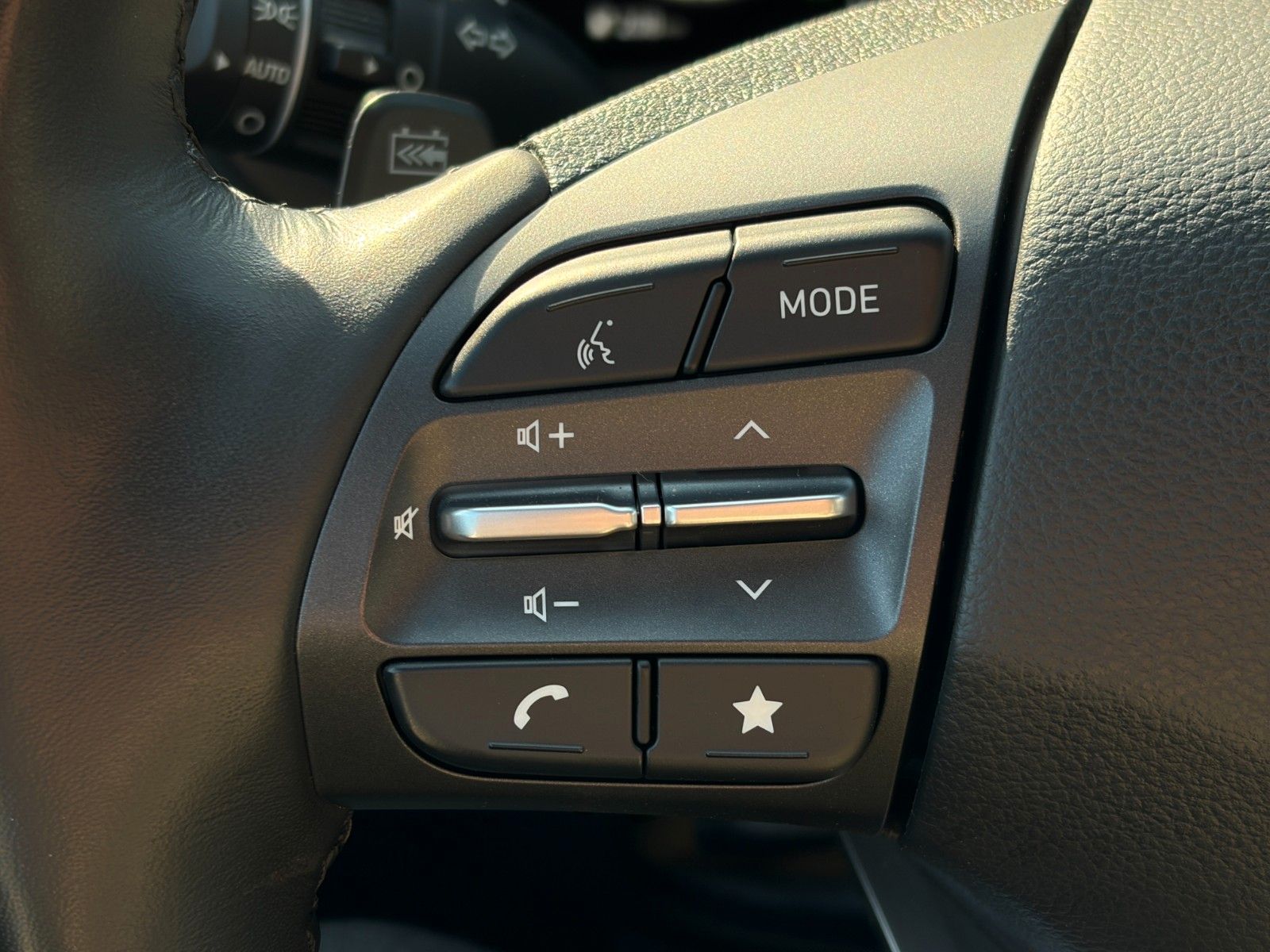 Fahrzeugabbildung Hyundai KONA E Select SHZ LHZ ACC PDC LKA Navi CarPlay