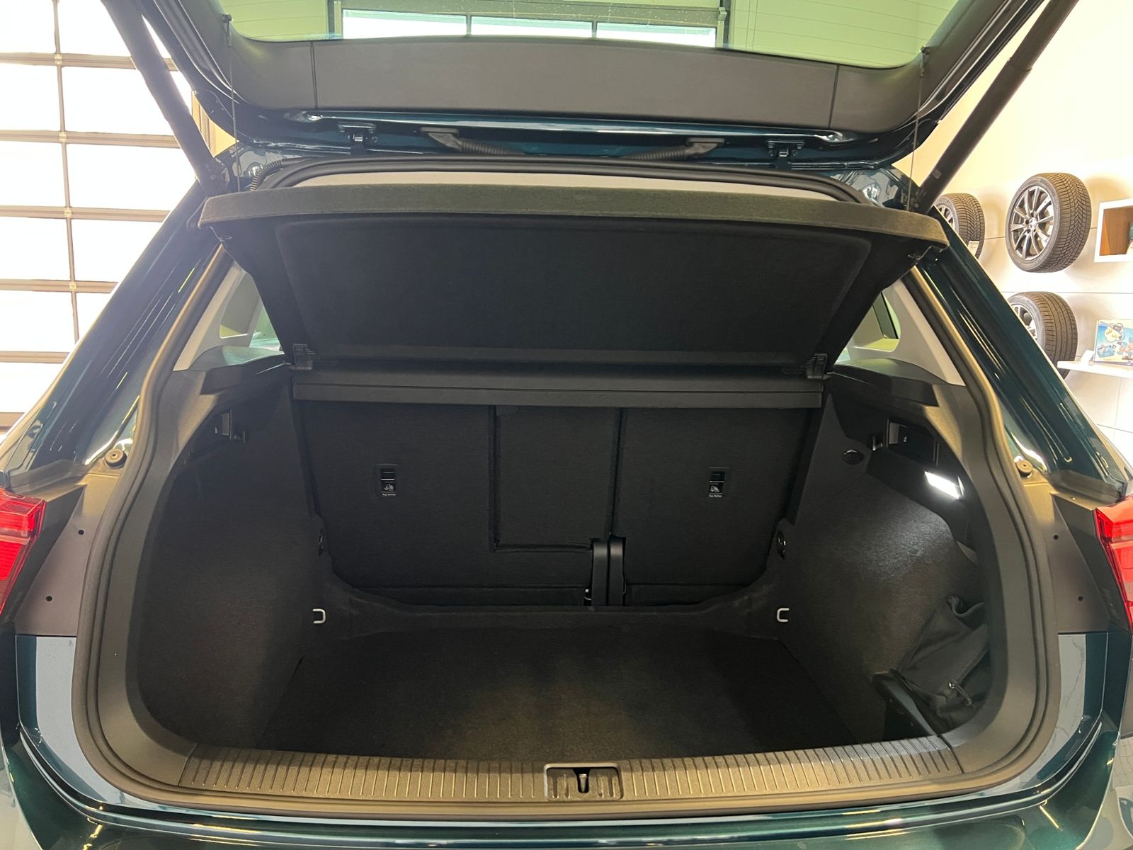 Fahrzeugabbildung Volkswagen Tiguan MOVE 1.5 TSI DSG *AHK, LED, Navi, 18"-LM*