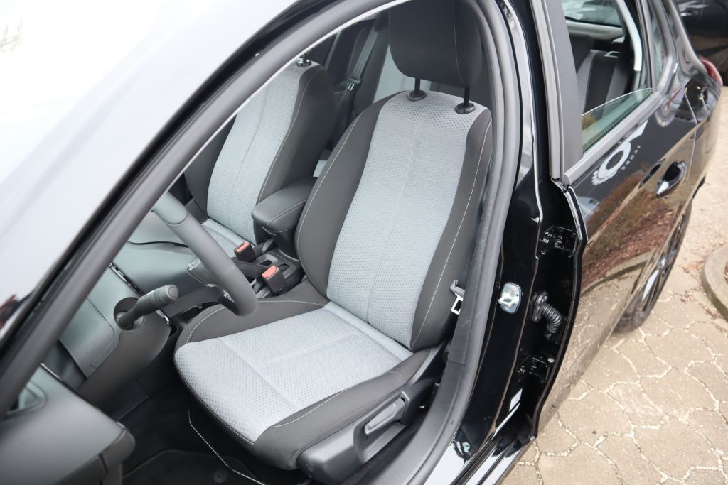 Fahrzeugabbildung Opel Corsa 1.2 Facelift+Sitzheiz+LED+Allwetter+Kamera