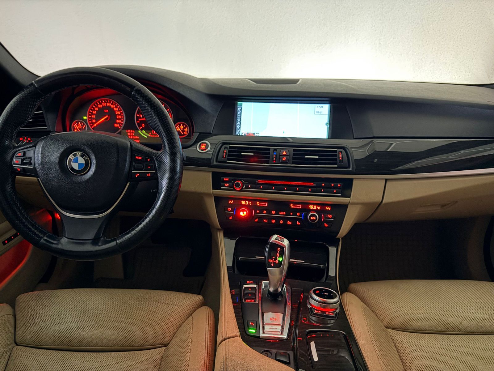Fahrzeugabbildung BMW 530d Lim. Aut./eGSD/MEMORY/NAVI Prof/HuD/SZBLFT