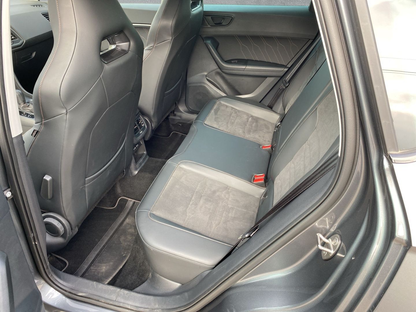 Fahrzeugabbildung CUPRA Ateca Basis AHK-klappbar Navi Digitales Cockpit