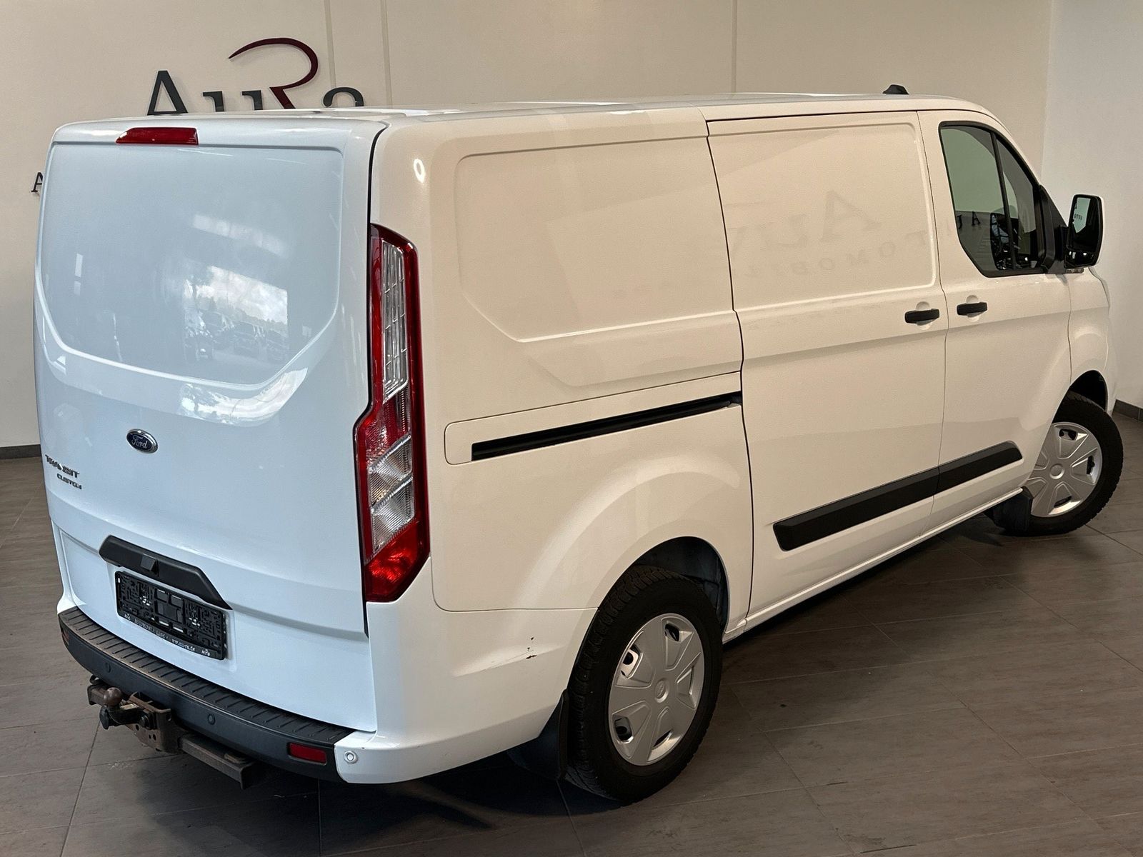 Fahrzeugabbildung Ford Transit Custom 320 L1H1 SORTIMO+NAV+AHK+STHZG
