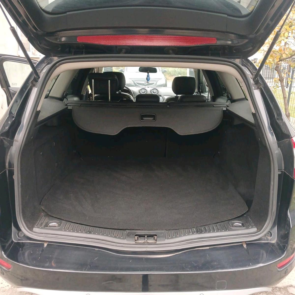 Ford Mondeo 2011 — rear view