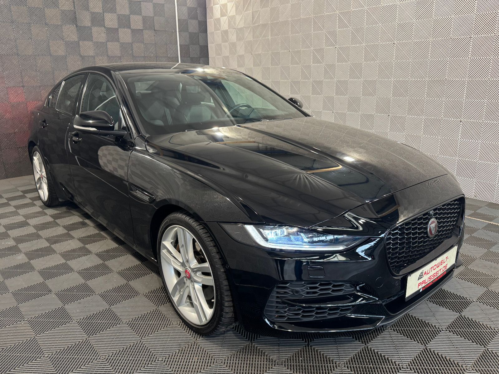 Gebrauchtwagen Jaguar XE XE*SE*360°-MERIDIAN-ACC-LED-MEMORY-APPLE-TOT.W in Horb am Neckar