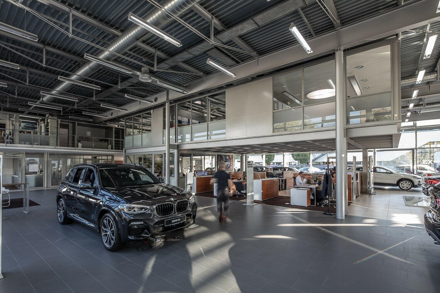 showroom-image-bottom