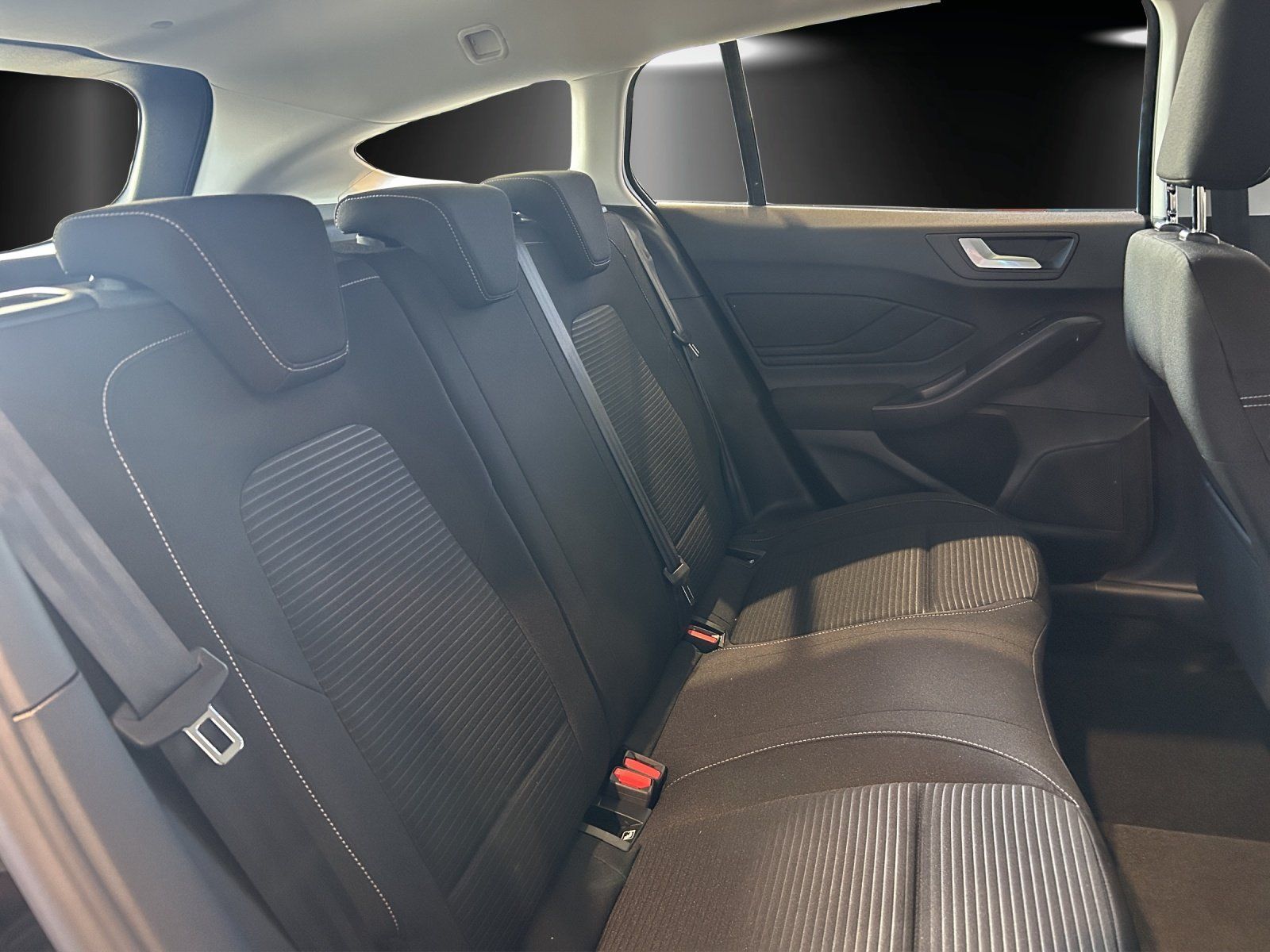 Fahrzeugabbildung Ford Focus Titanium Turnier Winter P. e.Call Kamera