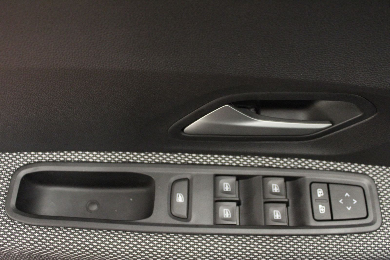 Fahrzeugabbildung Dacia Sandero TCe 90 Stepway auto Expression*Winterp.*