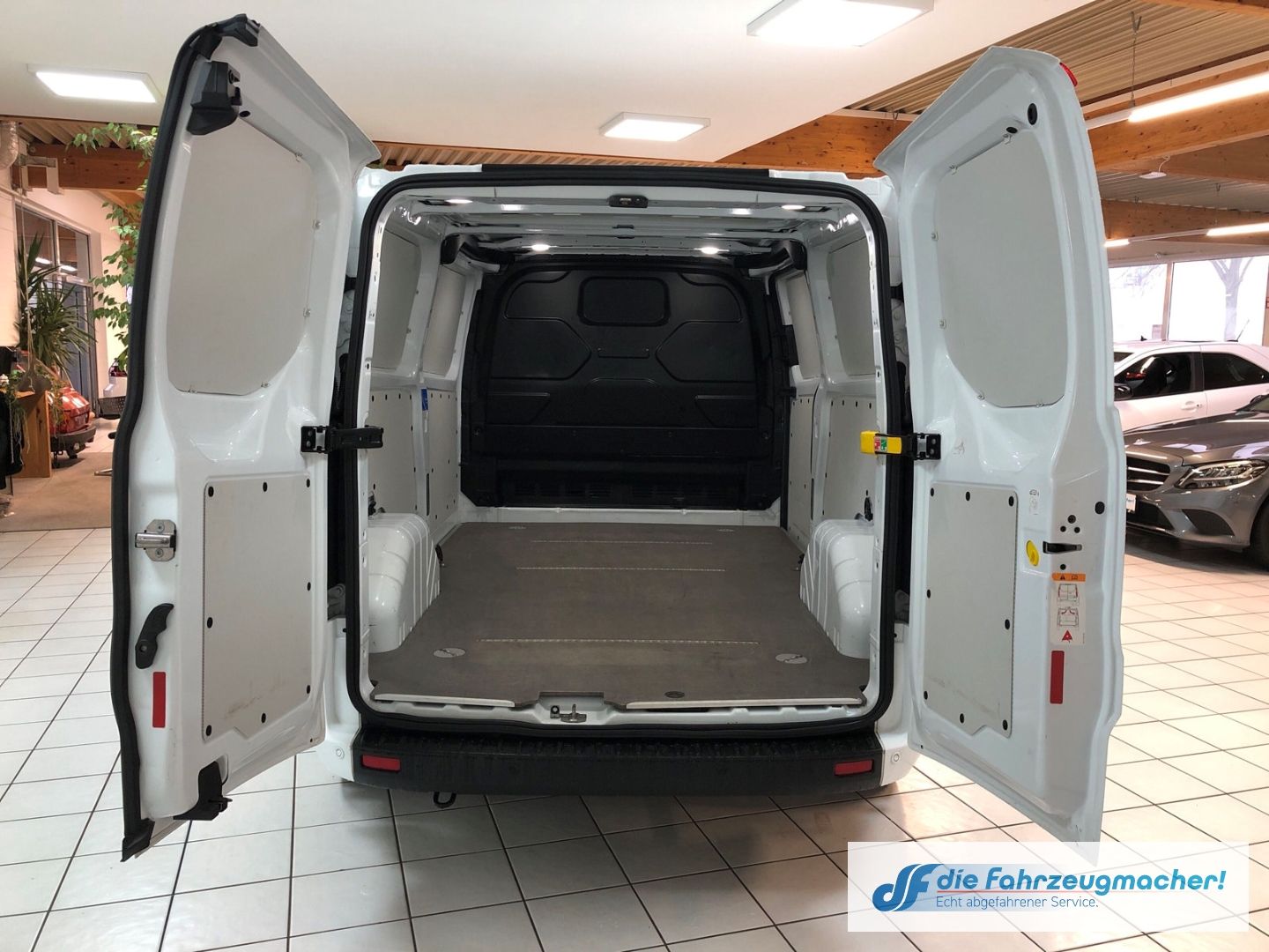 Fahrzeugabbildung Ford Transit Custom Kasten 320 L2 Trend DAB Temp PDCv