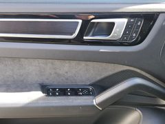 Fahrzeugabbildung Cayenne Coupe GTS Vorbesitzer - Lionel Messi