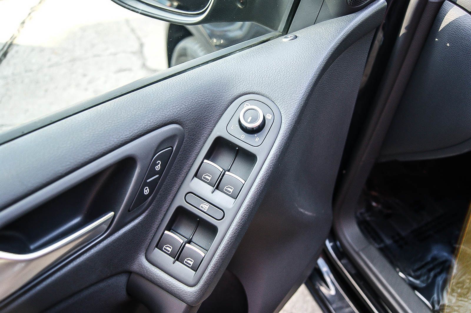 Fahrzeugabbildung Volkswagen Golf VI 14TSI Highline STANDHEIZUNG PARKLENKASS.