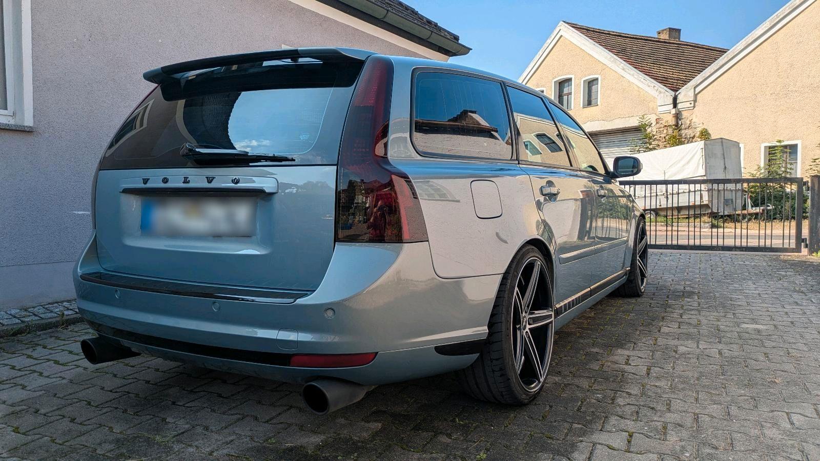 Volvo V50 2008 — engine 260 HP (191kW)