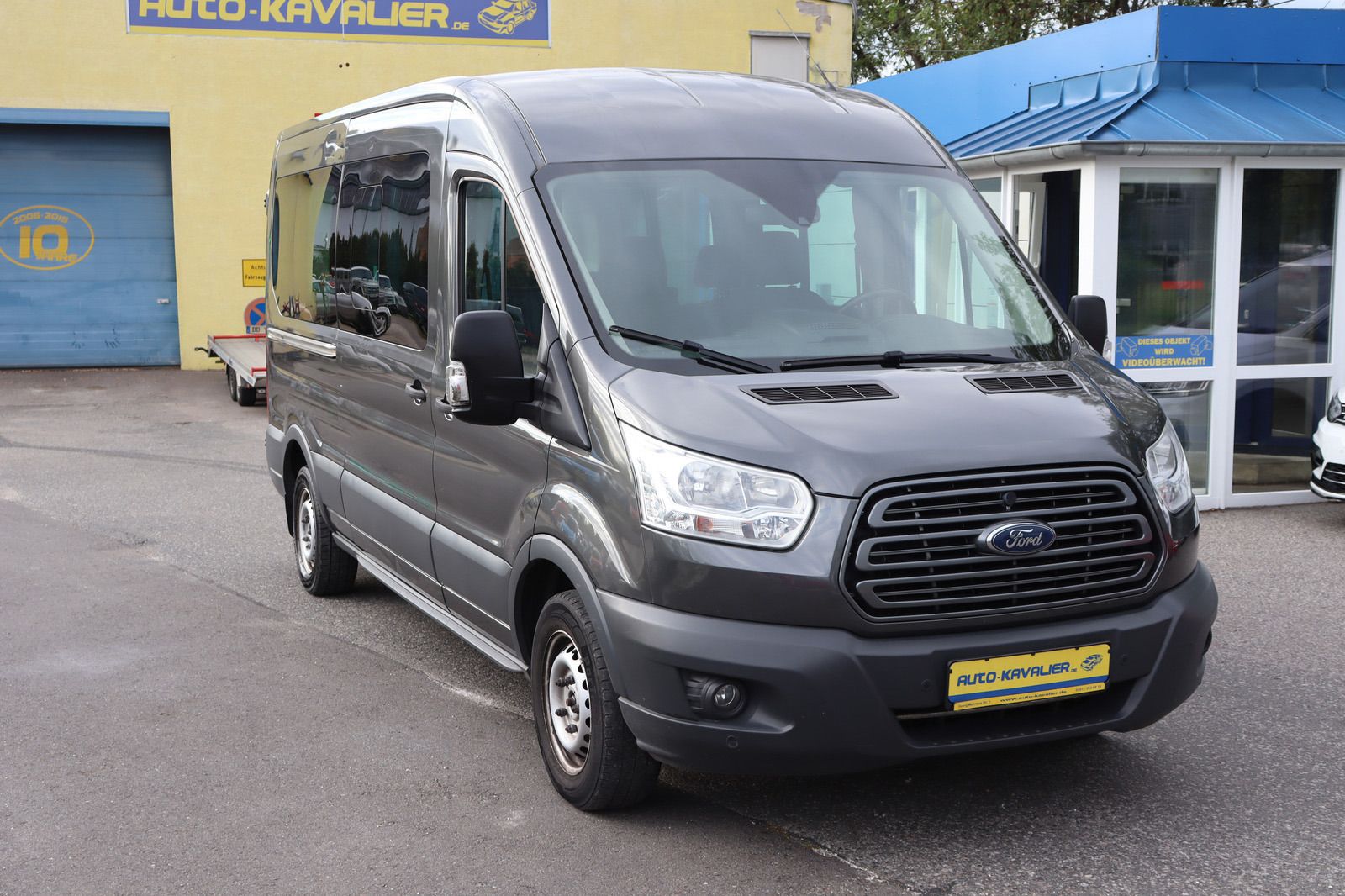 Fahrzeugabbildung Ford Transit 9-Sitzer * Rückfahrk. * Anhängerk.