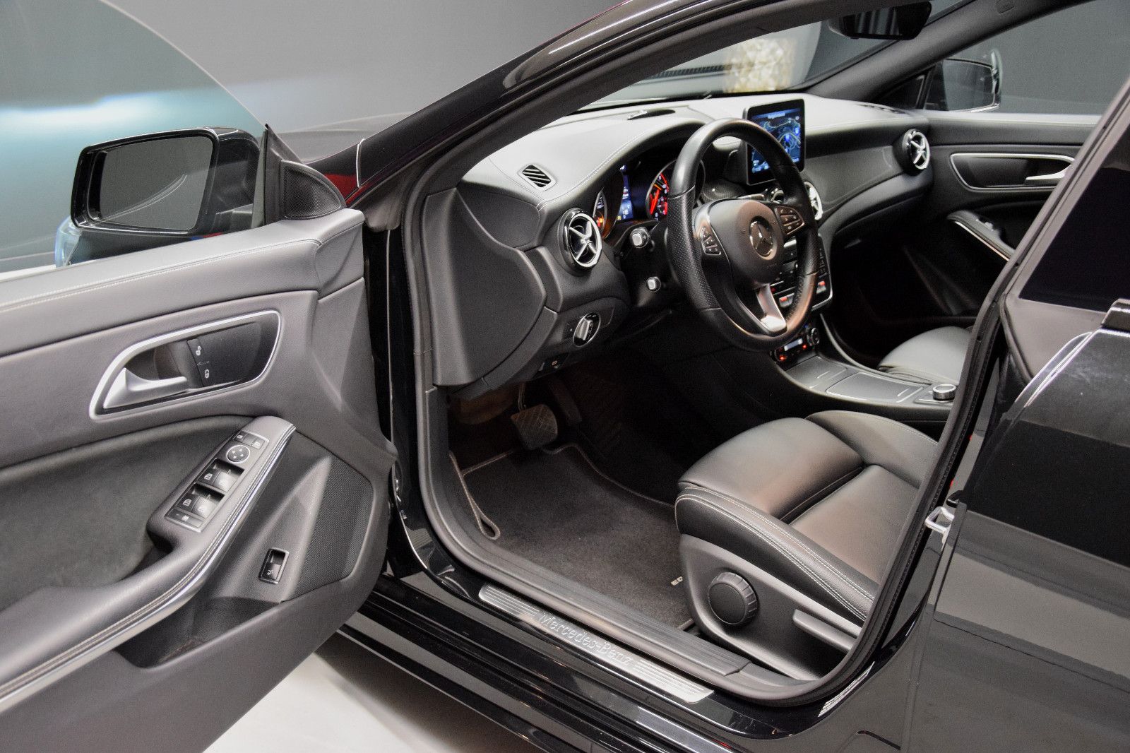Fahrzeugabbildung Mercedes-Benz CLA 200d Shooting Brake AMG Urban Style Edition