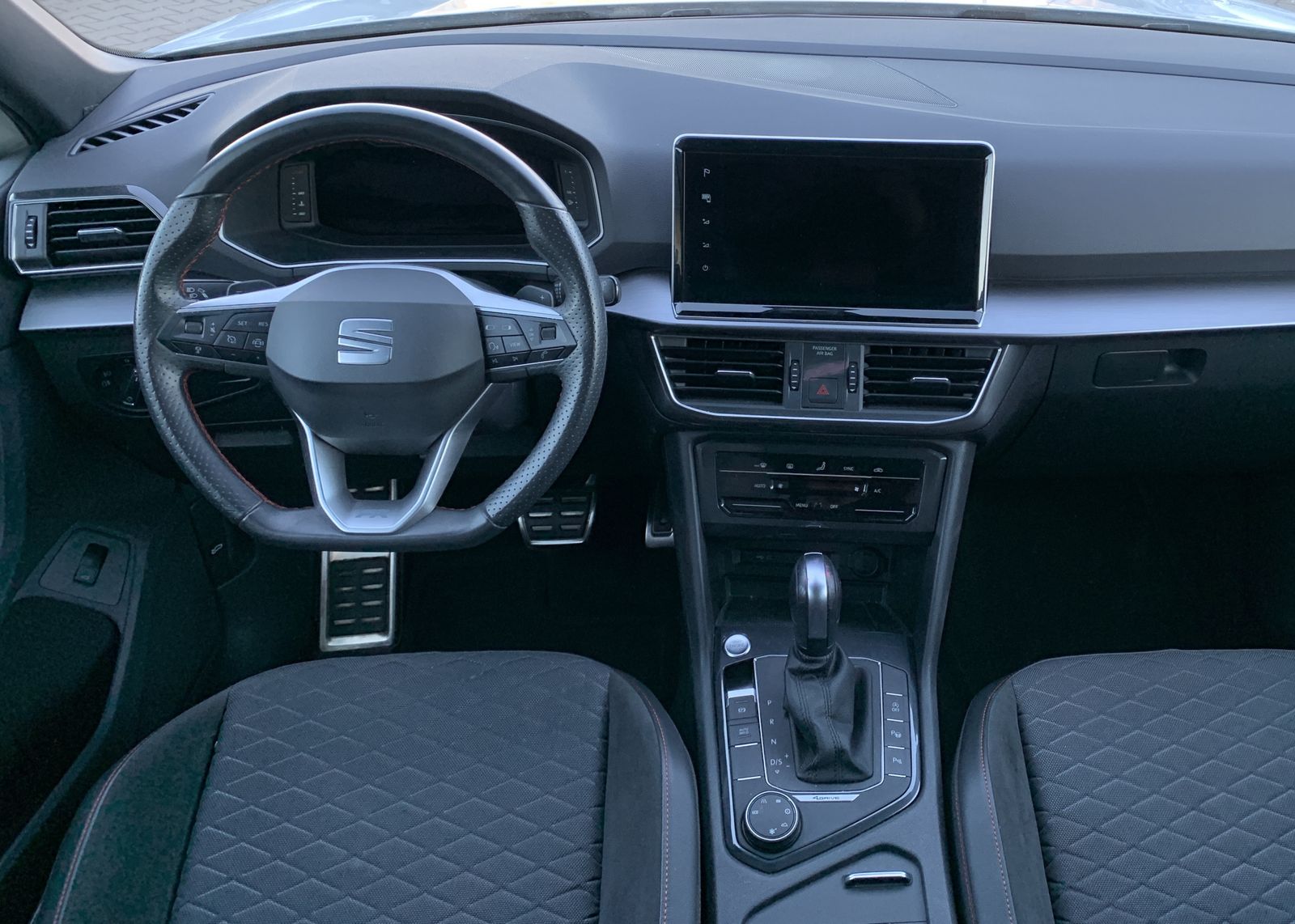 Fahrzeugabbildung SEAT Tarraco 2.0 TDI*FR*4Drive*LED*AHK*Pano*Cam*Sound
