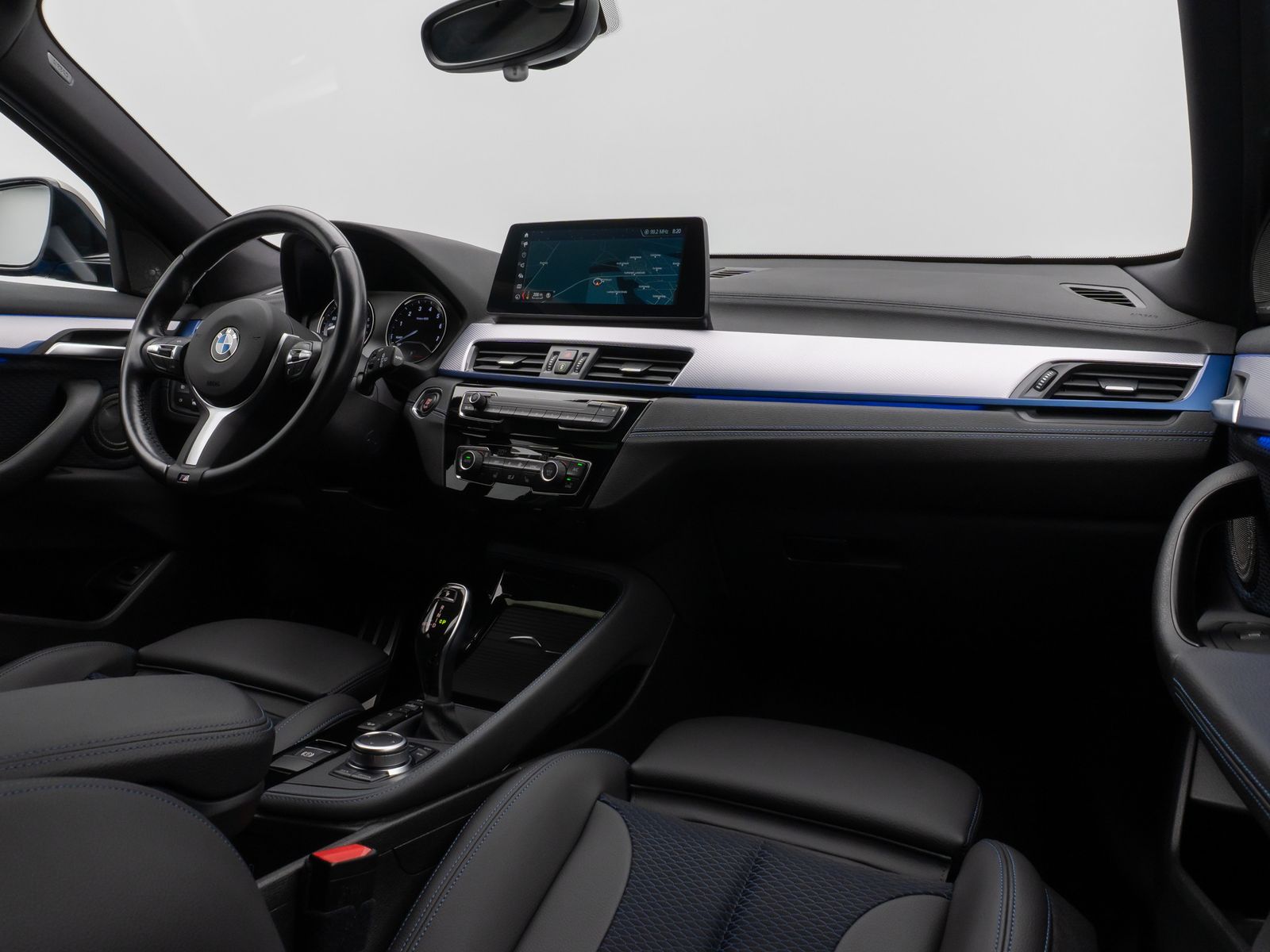 Fahrzeugabbildung BMW X2 M35i Kamera HUD DAB H/K Navi+ Alarm 19Zoll