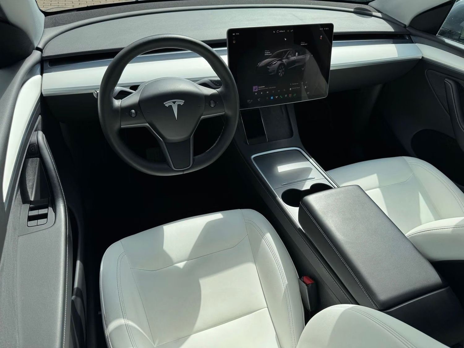 Tesla Model Y Long Range Dual AWD imagem 3