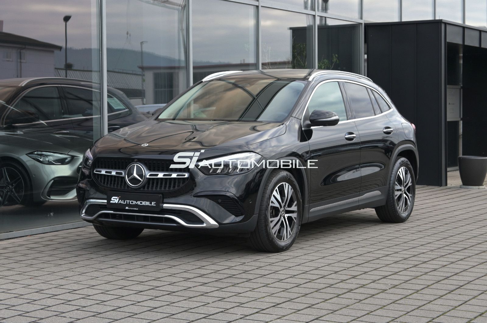 Fahrzeugabbildung Mercedes-Benz GLA 180 d DCT Progressive °ACC°PANO°MEMO°KEYLESS