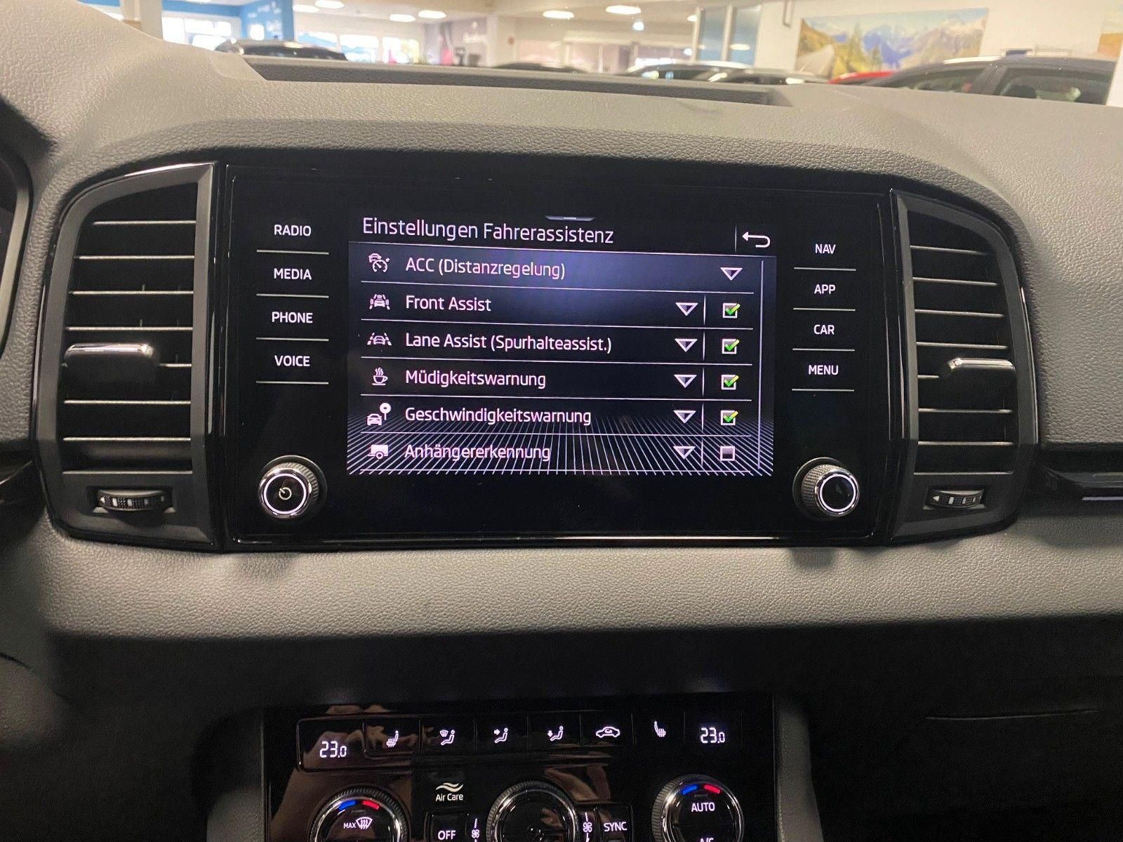 Fahrzeugabbildung SKODA Karoq 1.5 TSI DSG Sportline+MATRIX+2030 GARANTIE