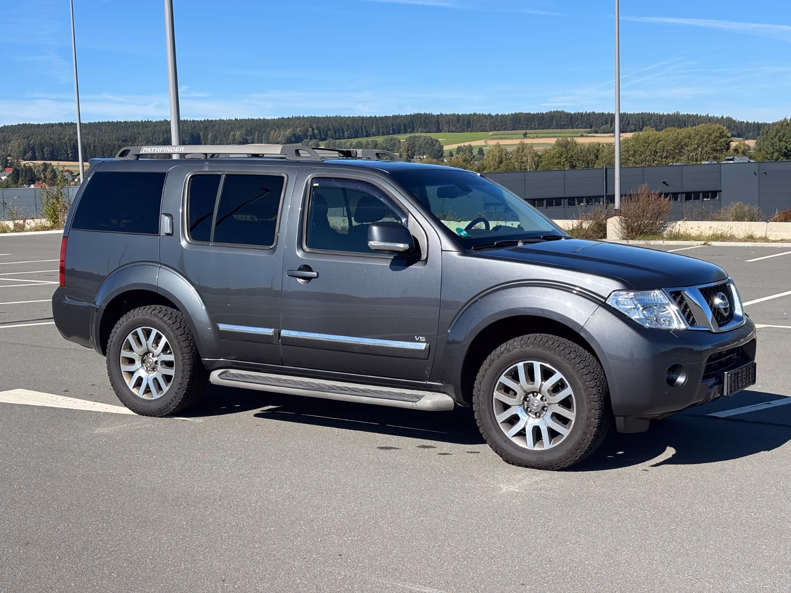 Nissan Pathfinder 3.0 dCi LE | 231 ch | BVA | 7 places | Bose | Toit ouvrant | Cuir chauffant à mémoire | Attelage amovible