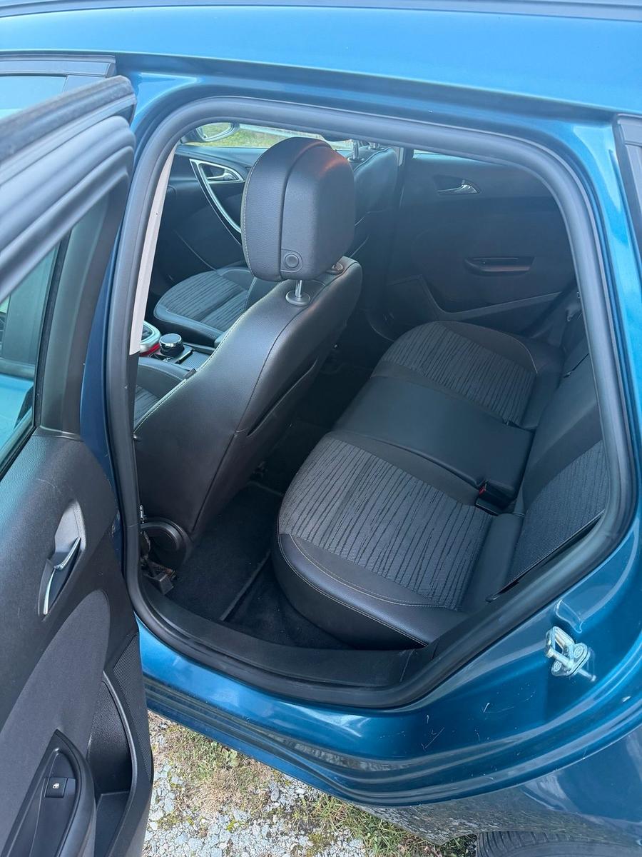 Opel Astra 2014 — photo 8