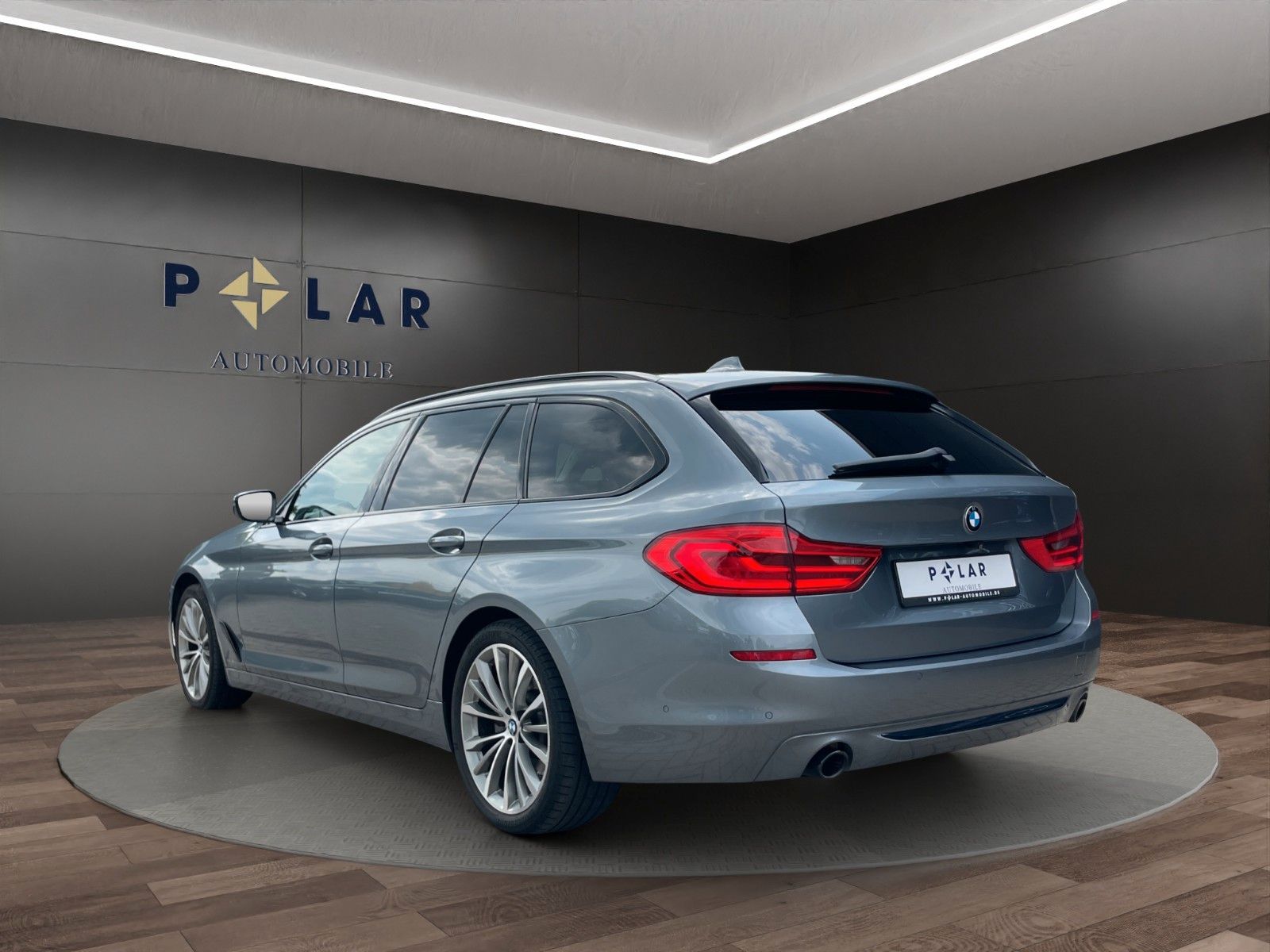 Fahrzeugabbildung BMW 520d Sport Line *Pano*Head-Up*AHK*Kamera*Leder*