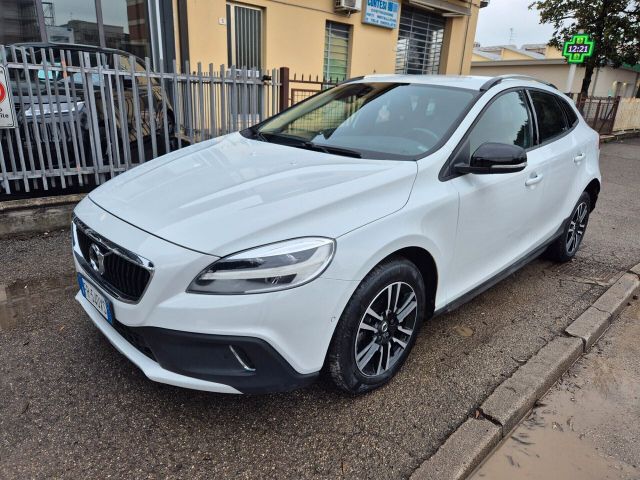 VOLVO V40 CC