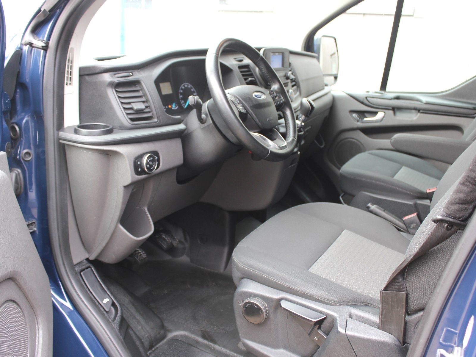 Fahrzeugabbildung Ford Transit Custom 320 L1 Trend