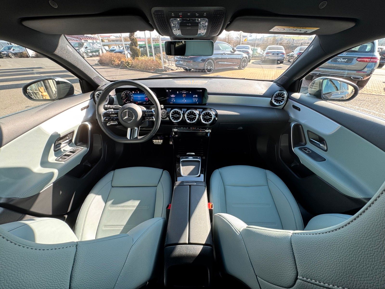 Fahrzeugabbildung Mercedes-Benz A 250 4Matic+AMG+AHK+Ambiente+RKF+Leder