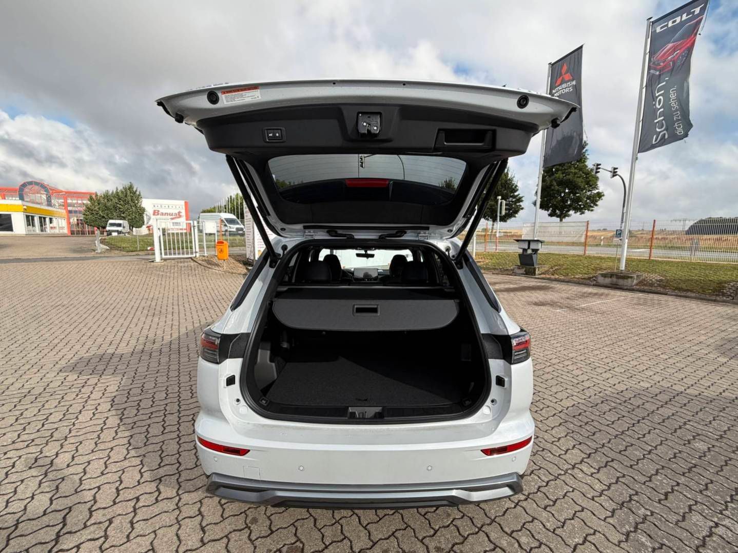 Fahrzeugabbildung Mitsubishi Outlander Plug-in Hybrid Select 2.4