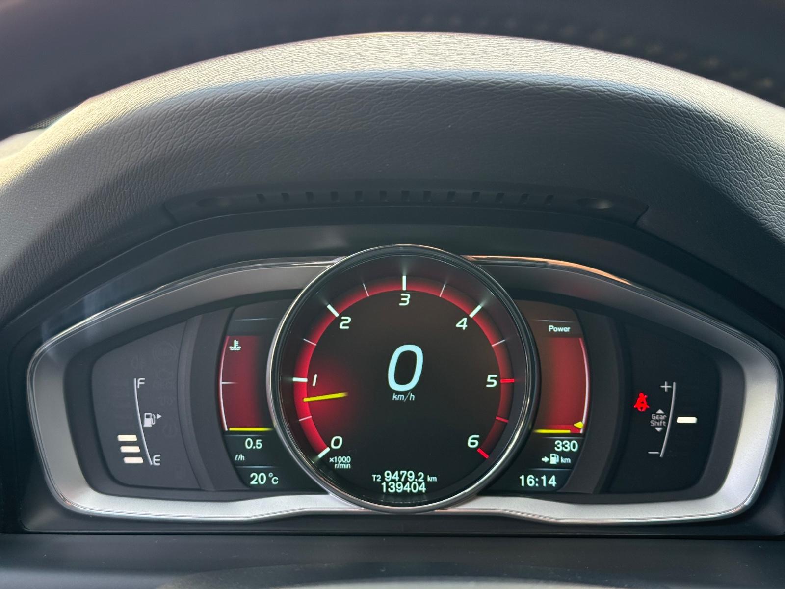 Volvo XC70 D4 163 ch Momentum • Cuir • GPS • Bi-Xénon • Webasto • Sièges enfants intégrés