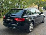 Audi A4 Avant Attraction Aut. PDC*KLIMA*NAVI*SHZ* - Audi A4: Schwarz