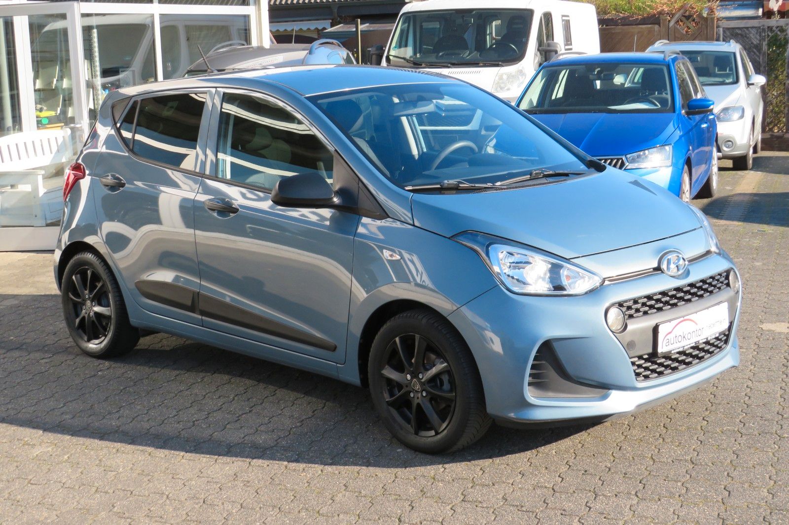 Fahrzeugabbildung Hyundai i10 4-TÜREN KLIMA PDC ALU SCHECKHEFT