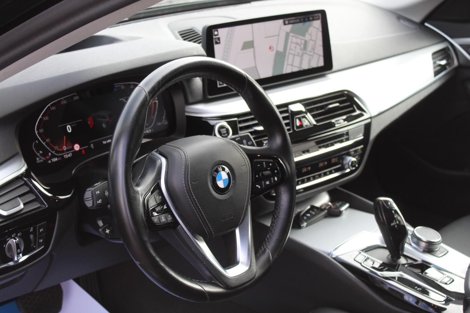 BMW 520d xDrive Tour. +HUD+Sportsitz+MEMORY+DAB+ACC+