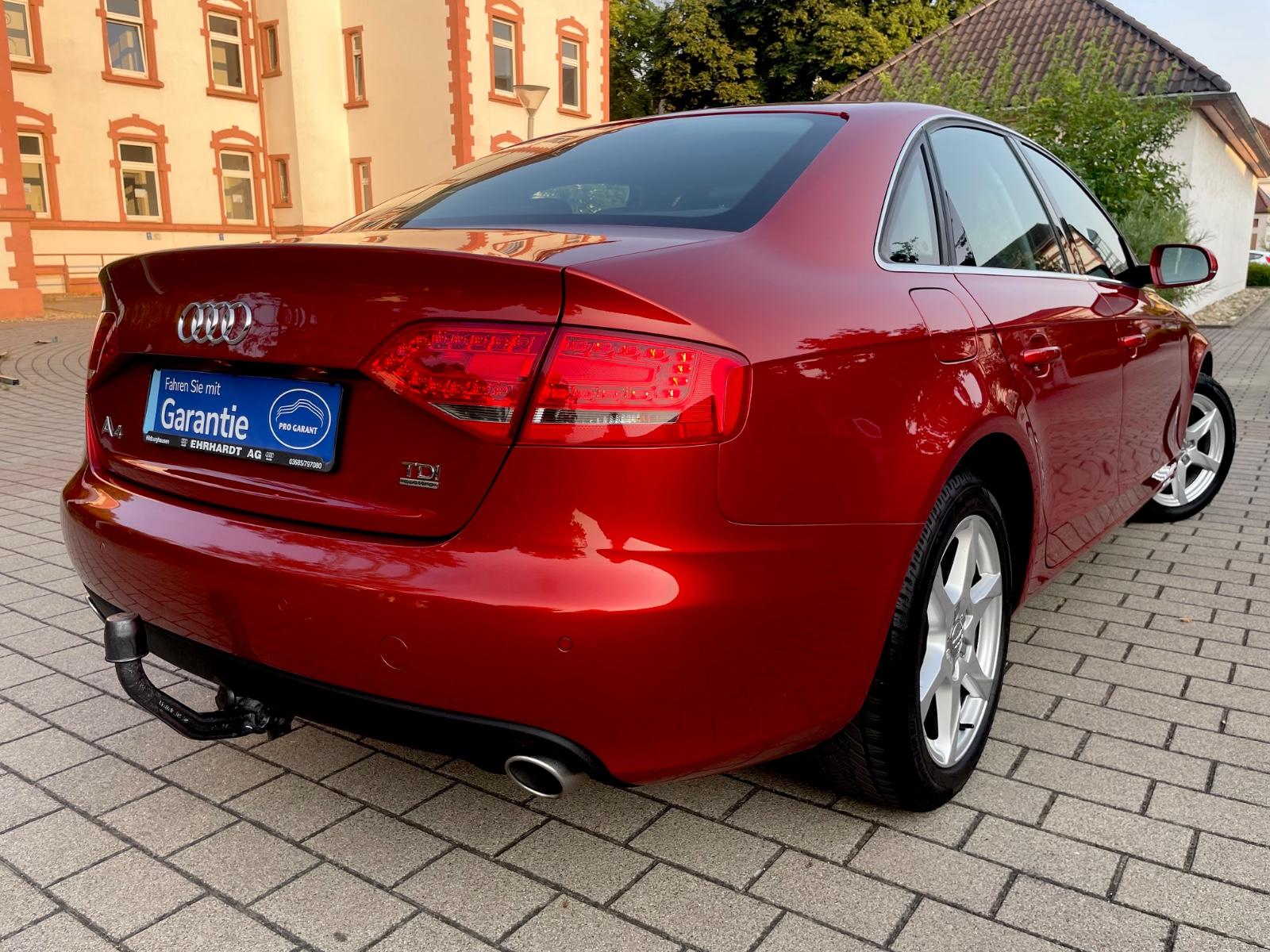 Audi A4 3.0 TDI quattro Ambition | 239 ch | BVA | Siège conducteur électrique | Sièges chauffants | Bi-xénon | Attelage amovible | 1re main