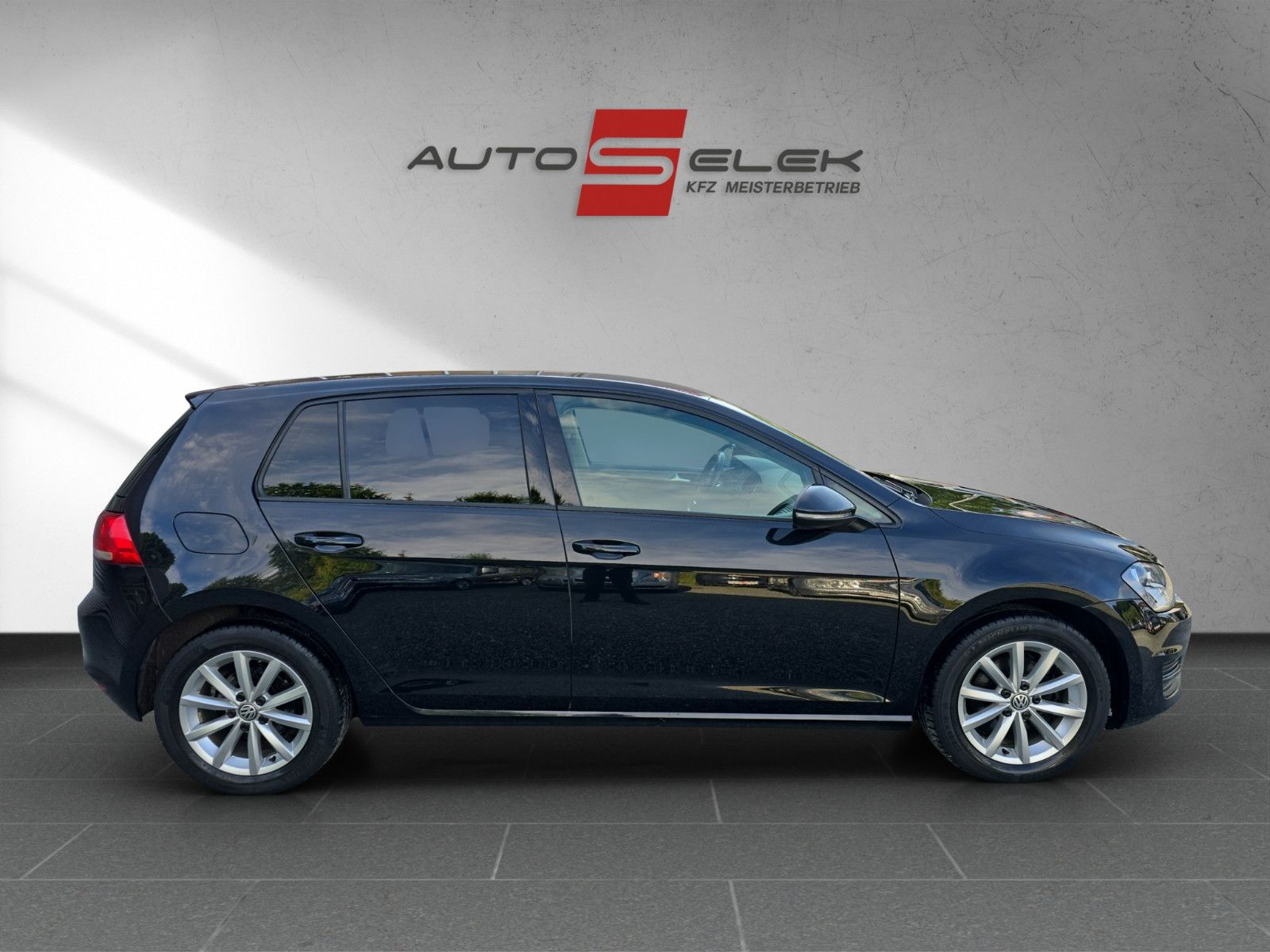 Fahrzeugabbildung Volkswagen Golf VII Trendline BMT/AHK/PDC/KLiMA/SZH