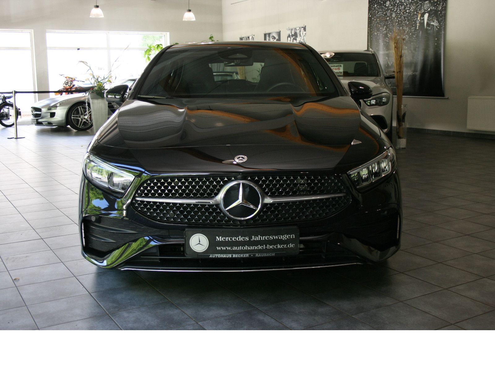 Fahrzeugabbildung Mercedes-Benz A 180 AMG Advanced Plus *MBUX*Ambiente.*Winterpa
