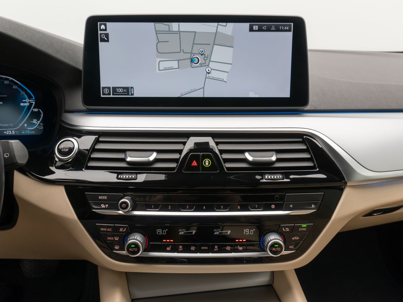Fahrzeugabbildung BMW 520e Alarm AHK DAB HiFi Individual Leder 18Zoll