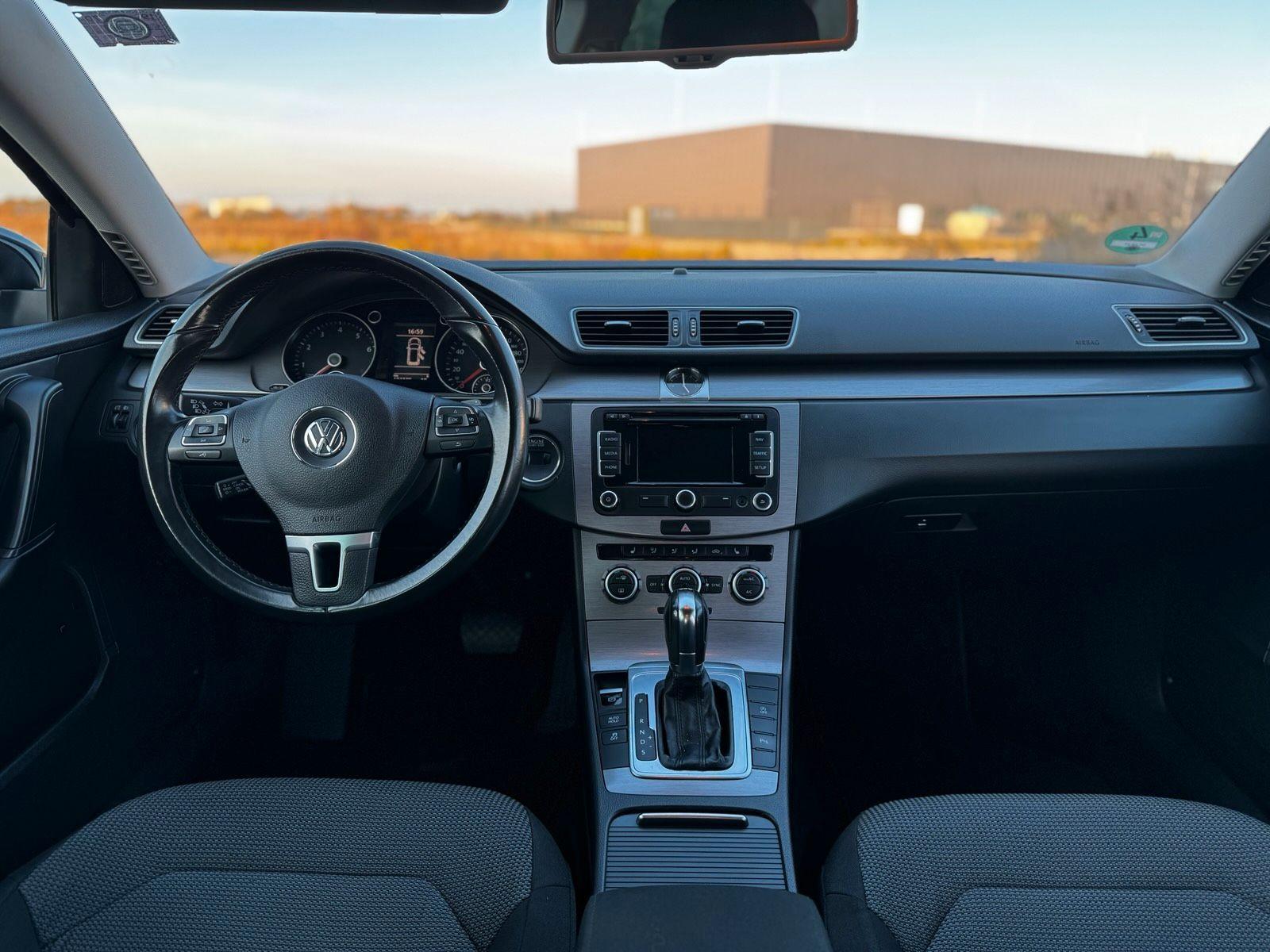 Volkswagen Passat 2012 — photo 11